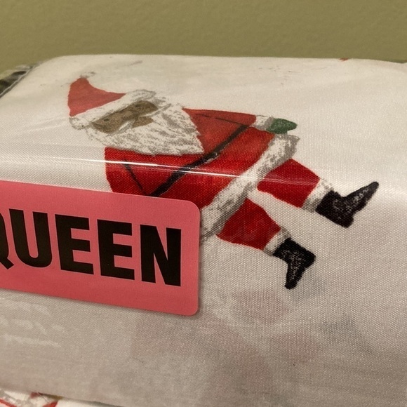 NEW! Rae Dunn NORTH POLE SANTA & MRS CLAUS CHRISTMAS QUEEN SIZE SHEETS - Picture 8 of 9